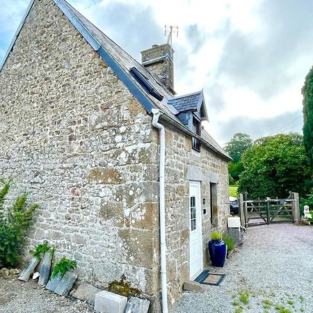 Le Petit Fleur - The Little Flower, Cosy Cottage Saint-Michel-de-Montjoie Exterior photo